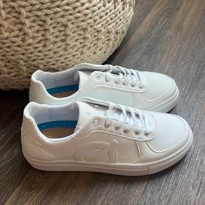 Minimalist White Low-Top Women's Sneakers